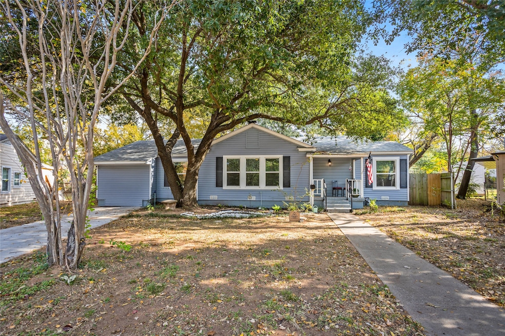 145 Parkwood Ave, Arlington, TX 76013 - photo 1