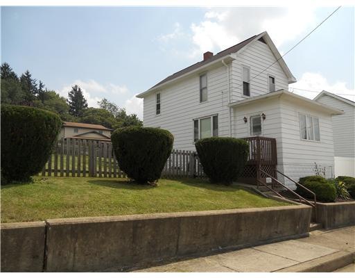 807 Forest St, Latrobe, PA 15650 - photo 1