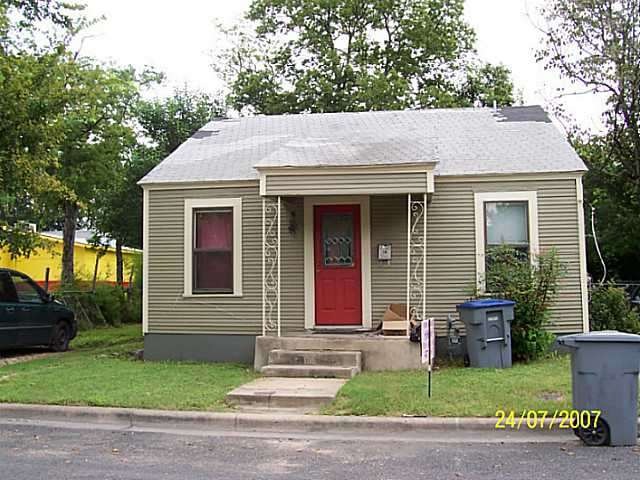 Exterior Front : 2207 Alamo exterior
