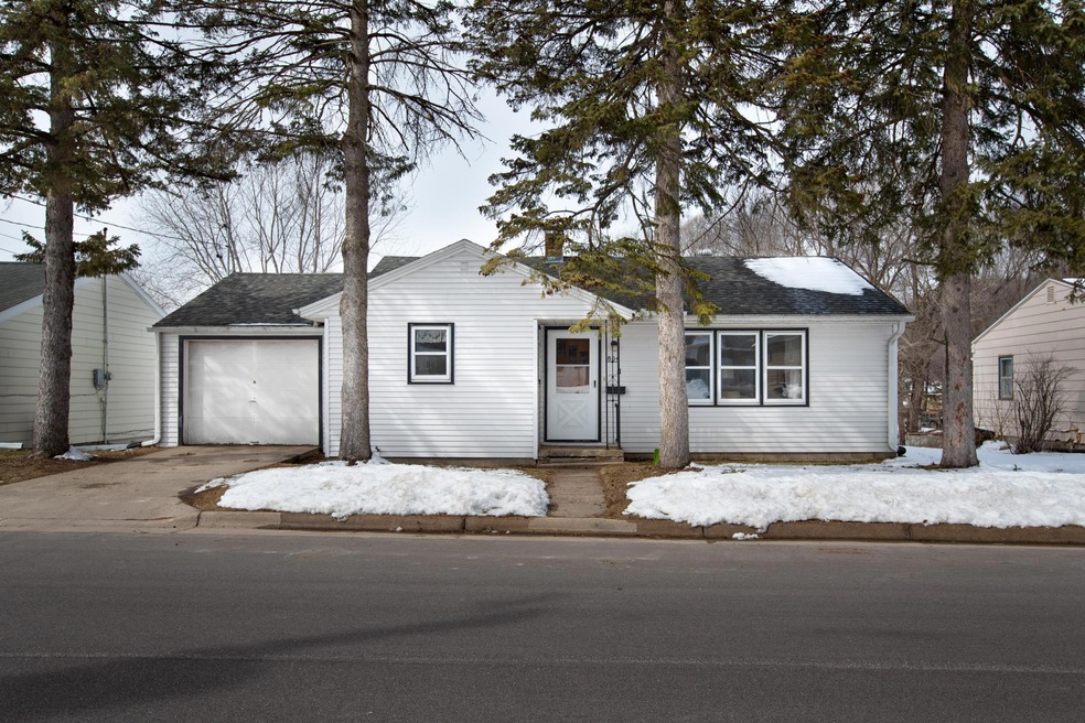 804 Spruce Dr, La Crescent, MN 55947 - photo 1