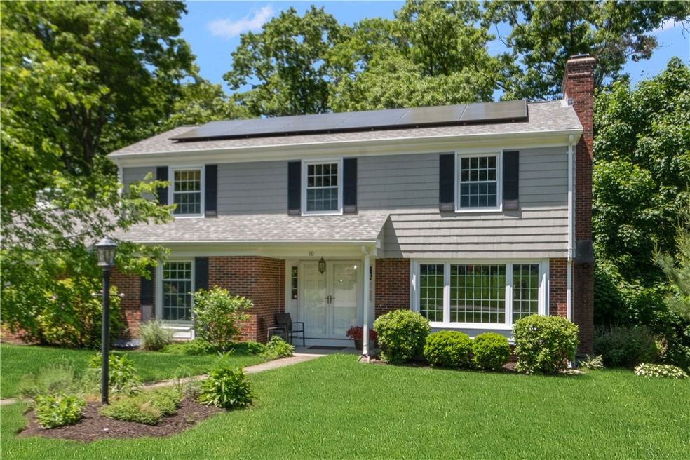 10 Nicholas Dr, Cumberland, RI 02864 - photo 1