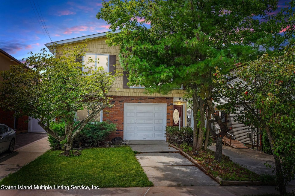 214 Bishop St, Staten Island, NY 10306 - photo 1