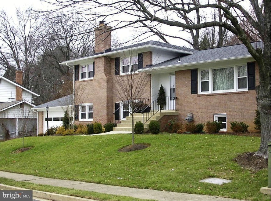 912 Westwood Dr NE, Vienna, VA 22180 - photo 1