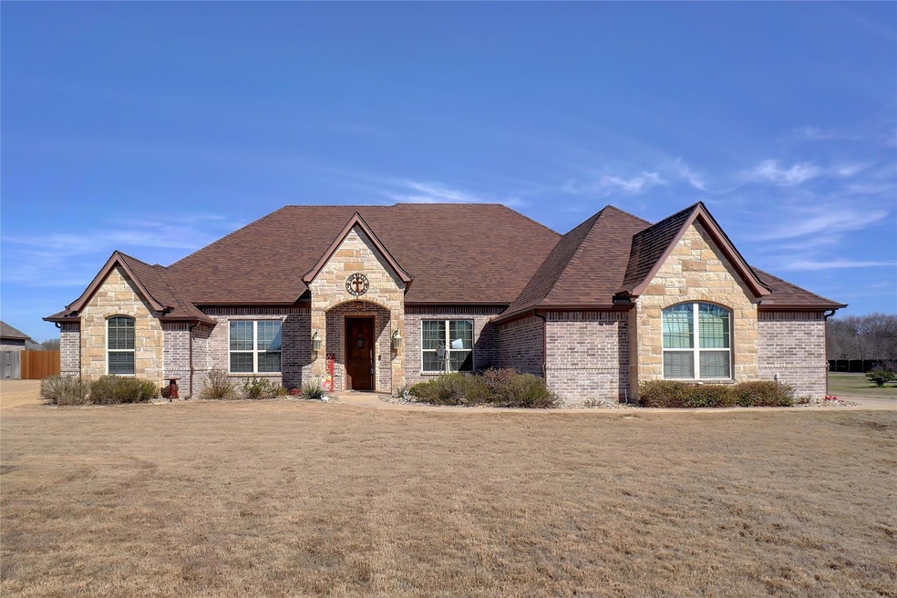153 Oakwood Creek Ln, Weatherford, TX 76088 - photo 1