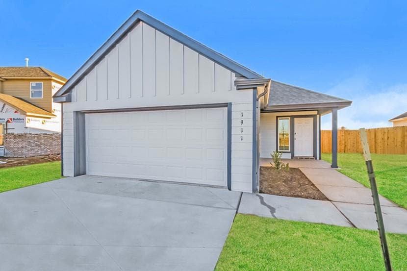 1911 Malus Way, El Reno, OK 73036 - photo 1