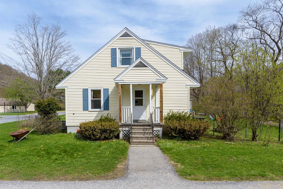 437 Tunnel St, Readsboro, VT 05350 - photo 1