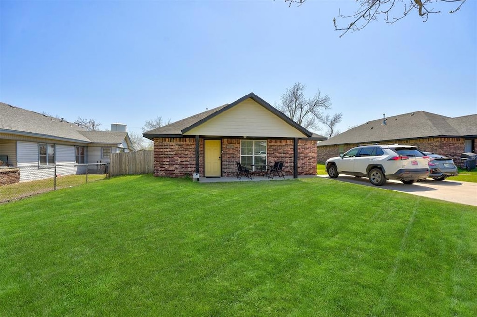 409 W Franklin St, Shawnee, OK 74804 - photo 1