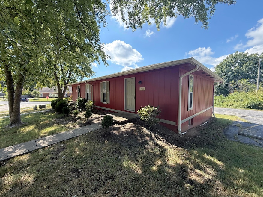 207 Wheaton Ct, Columbia, MO 65203 - photo 1