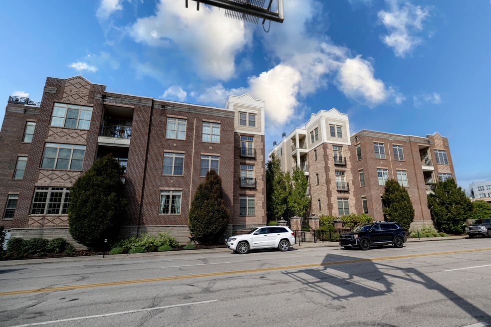 450 E OHIO ST Unit 104