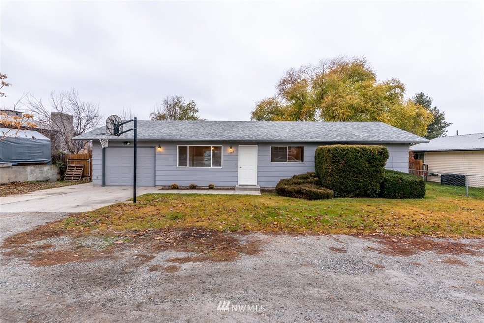 318 S Jarvis Ave, East Wenatchee, WA 98802 - photo 1