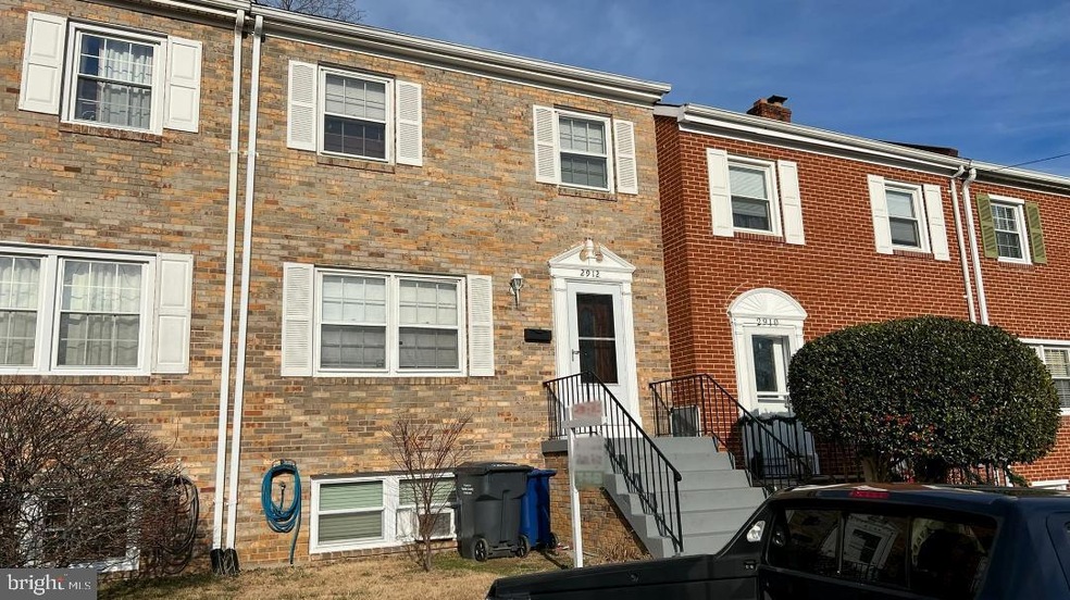 2912 E Side Dr, Alexandria, VA 22306 - photo 1