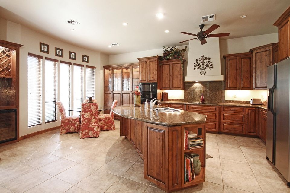 11201 N 15th_2390_kitch