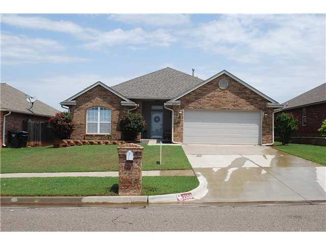 2109 NE 7th St, Moore, OK 73160 - photo 1