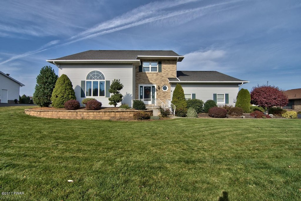 912 Apple Tree Rd, Moscow, PA 18444 - photo 1