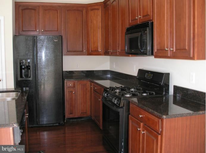 42939 Shelbourne Square, Chantilly, VA 20152 - photo 1