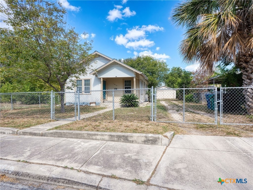 1013 Sacramento, San Antonio, TX 78201 - photo 1