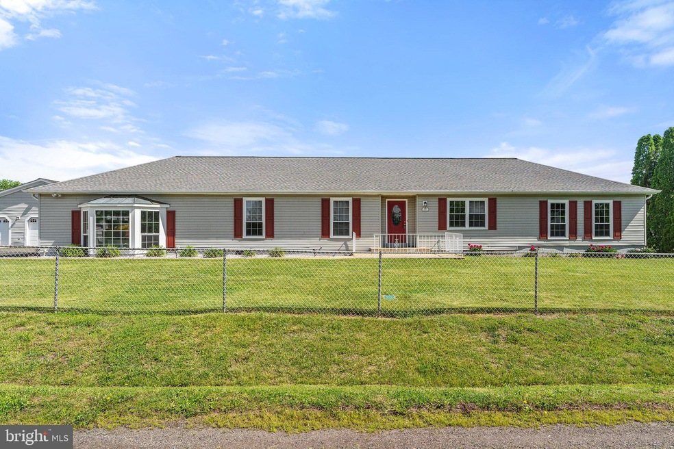 6917 Maplewood Dr, Bealeton, VA 22712 - photo 1