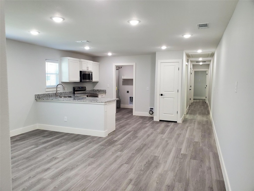 604 E 3rd St unit 2, Bonham, TX 75418 - photo 1