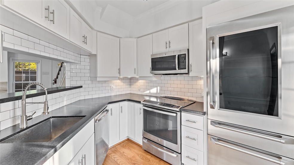 Welcome home to 2215 Stanford Street, in the Montrose Neighborhood of Houston.