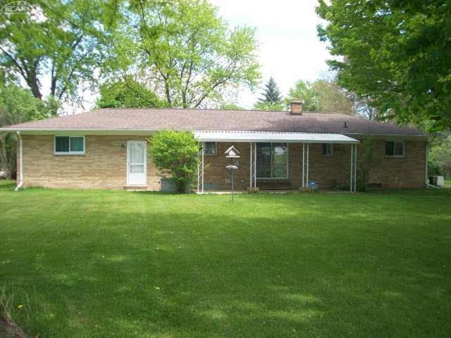 3365 Blue Lake Dr, Flint, MI 48506 - photo 1