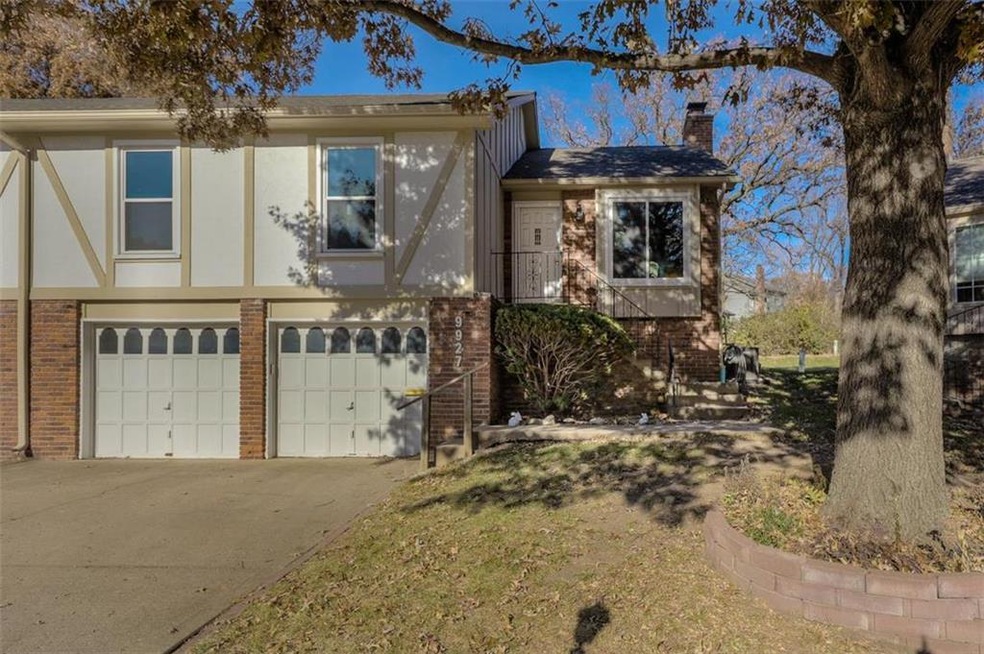 9927 Edelweiss Cir, Shawnee, KS 66203 - photo 1