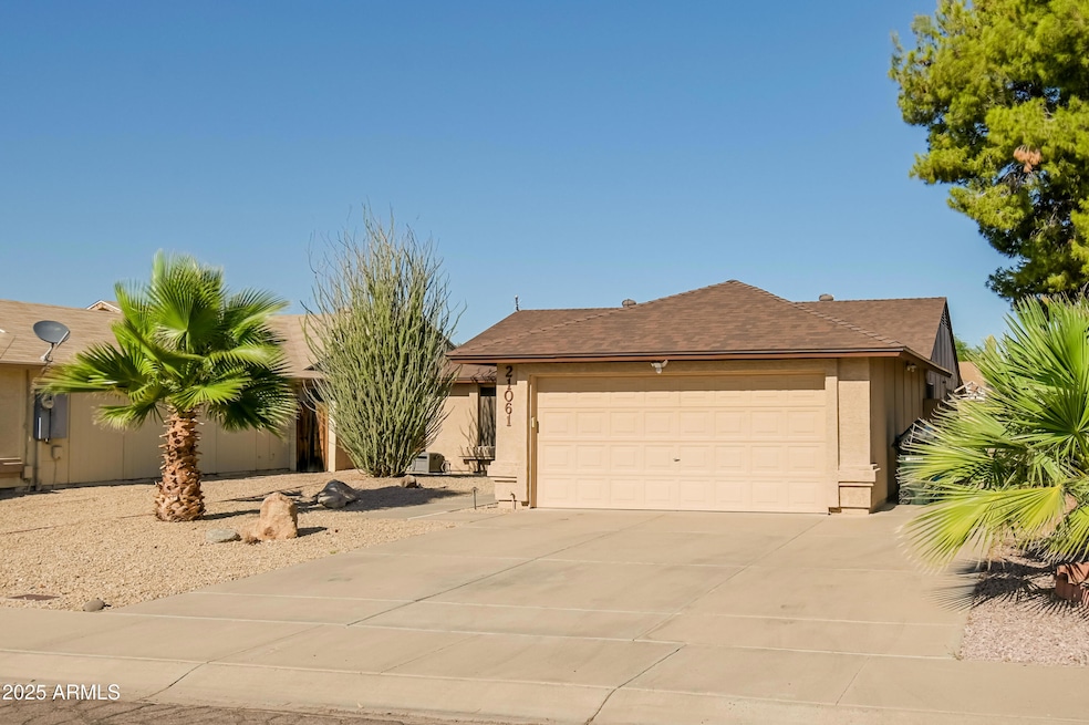 21061 N 33rd Dr, Phoenix, AZ 85027 - photo 1