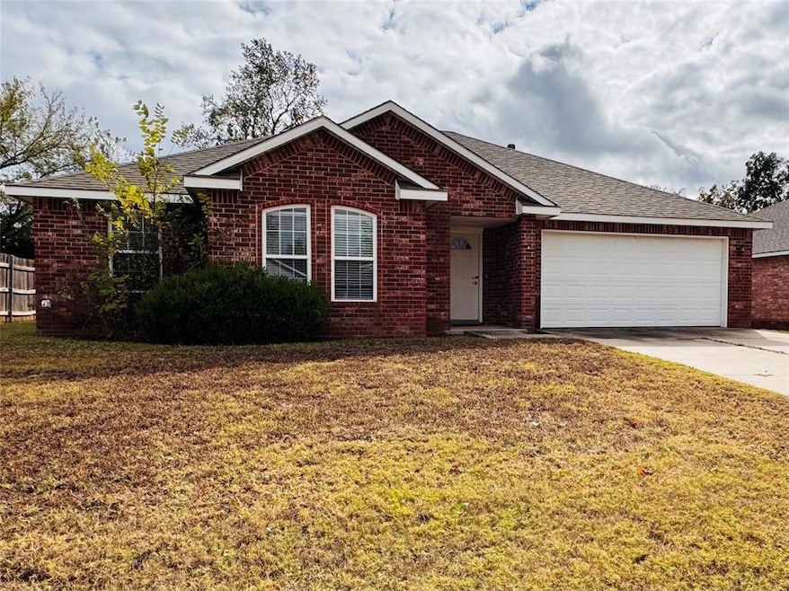 2205 Gray Dove Dr, Shawnee, OK 74804 - photo 1