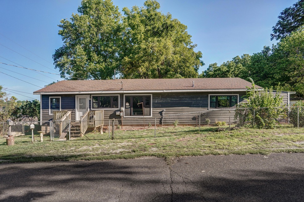 201 N Elm St-102
