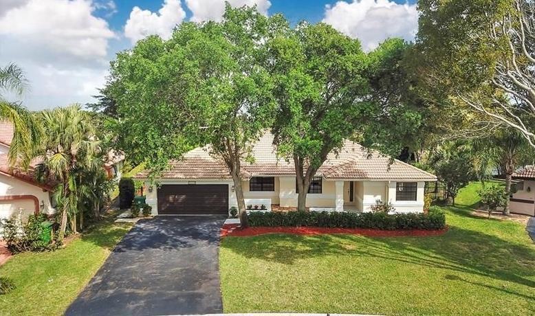 2210 SW 97th Ln, Davie, FL 33324 - photo 1