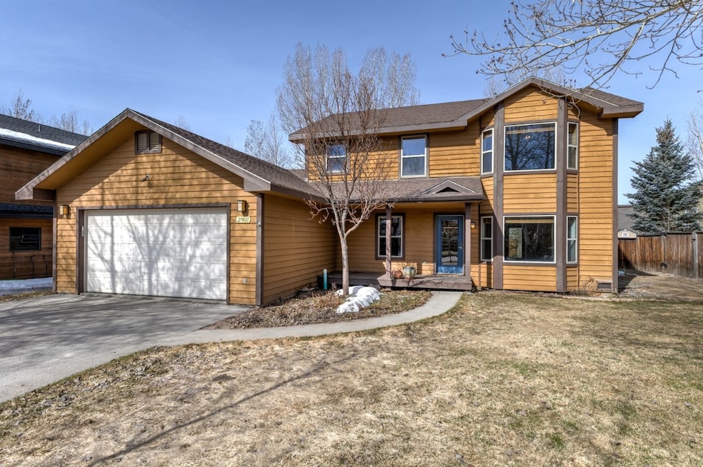 Traditional 2 Story home with a 3 car tandom garag