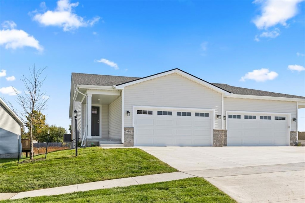 6545 NE 11th Ct, Des Moines, IA 50313 - photo 1