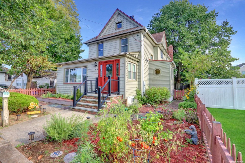 712 Parsonage St, Baldwin, NY 11510 - photo 1