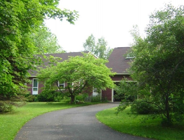 416 Potwine Ln, Amherst, MA 01002 - photo 1