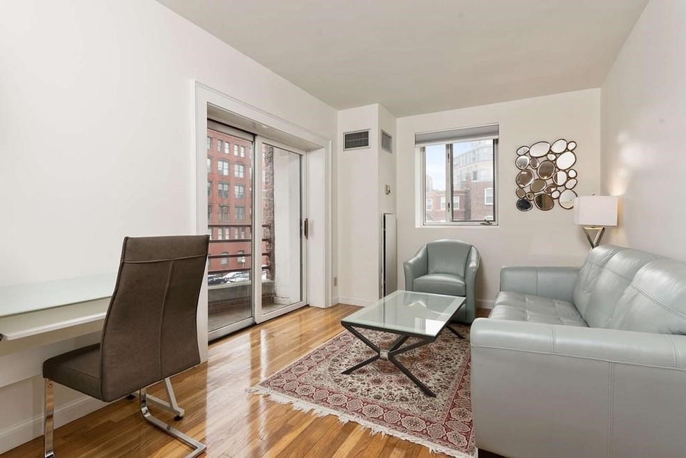 19 Wiget St unit 302, Boston, MA 02113 - photo 1