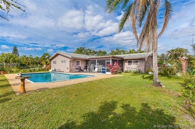 Oversized Pool & Patio