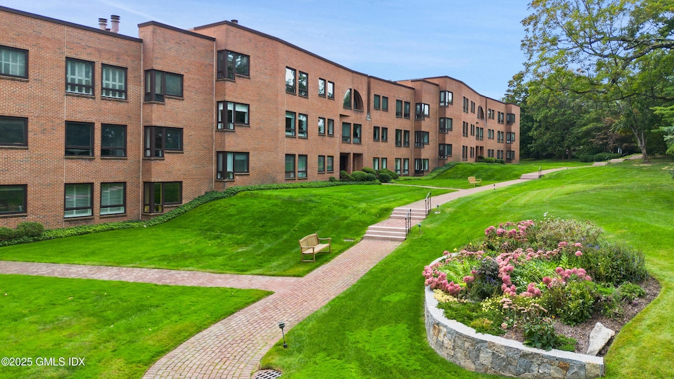 1 Milbank Ave unit 1F, Greenwich, CT 06830 - photo 1
