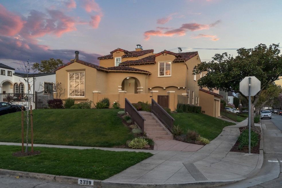 Sold $2,915,000 • Co-Listing Agent