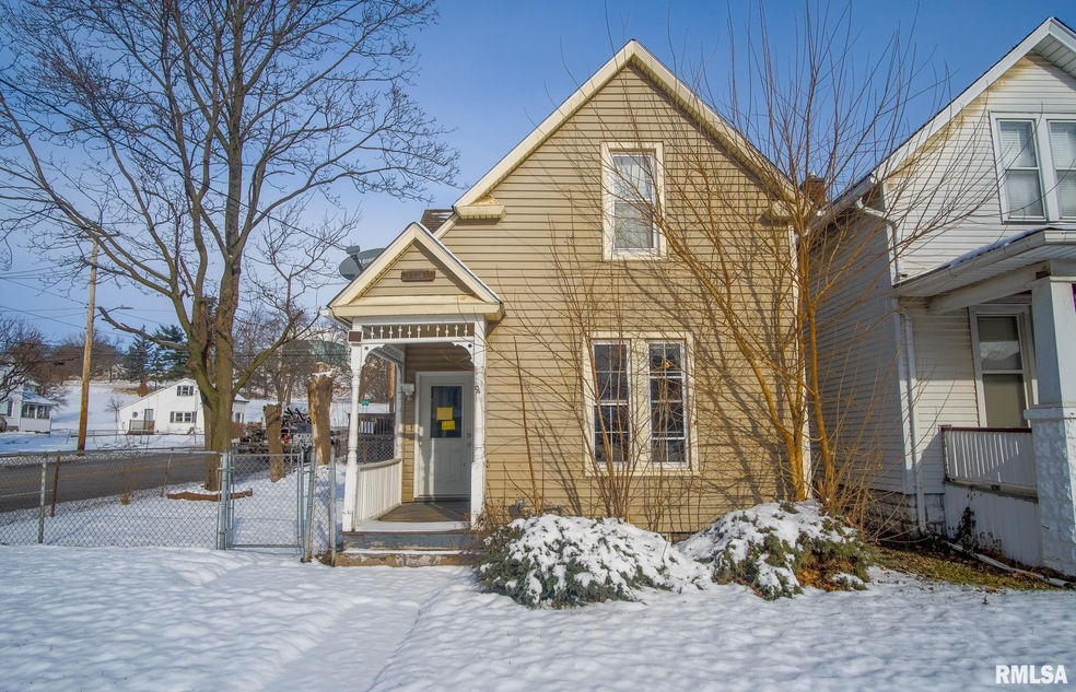 1730 W 8th St, Davenport, IA 52802 - photo 1