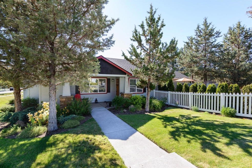 61326 Fairfield Dr, Bend, OR 97702 - photo 1