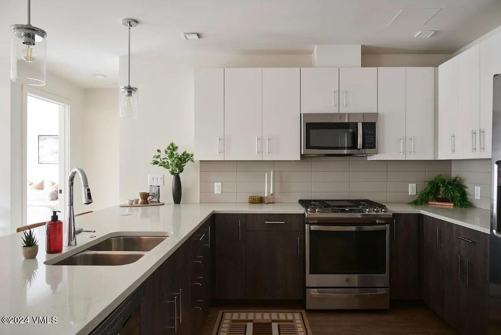 photos of staged unit M