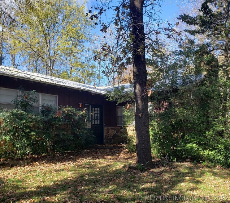 Quiet home among the trees.