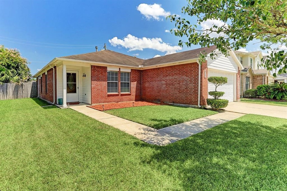 3121 Centennial Village Dr, Pearland, TX 77584 - photo 1