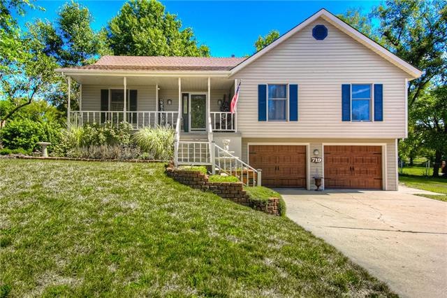 719 Lark St, Raymore, MO 64083 - photo 1