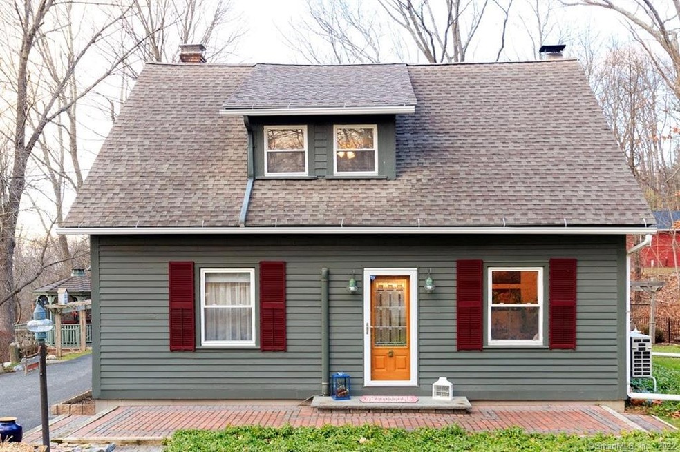 90 Knox Ave, Danielson, CT 06239 - photo 1