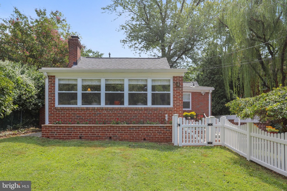 1922 Locust Grove Rd, Silver Spring, MD 20910 - photo 1