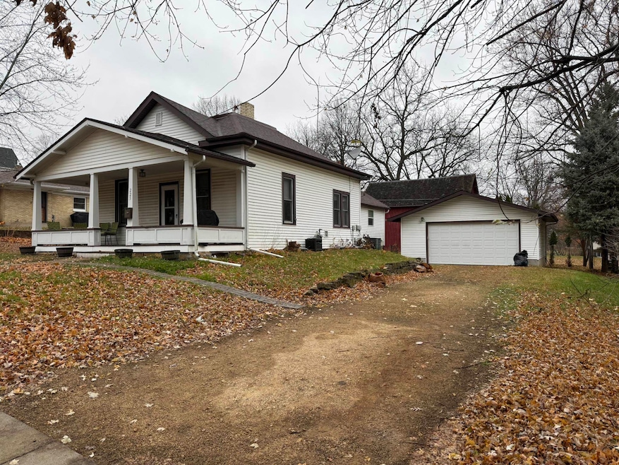 225 Washington St, Mineral Point, WI 53565 - photo 1