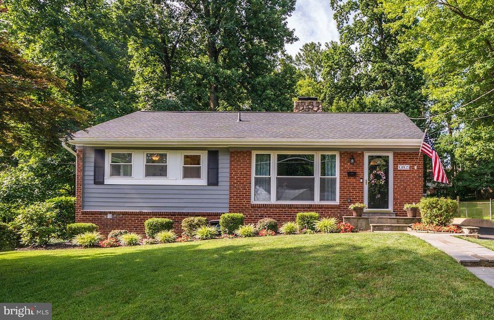 10805 Maple St, Fairfax, VA 22030 - photo 1