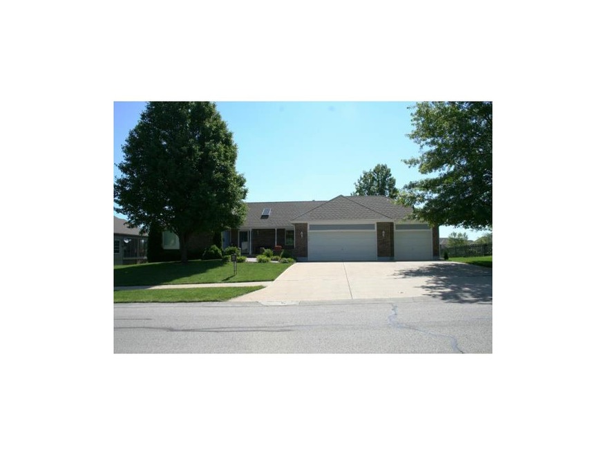 917 SW Raintree Dr, Lees Summit, MO 64082 - photo 1