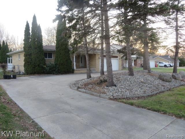 49400 Callens Rd, Chesterfield, MI 48047 - photo 1