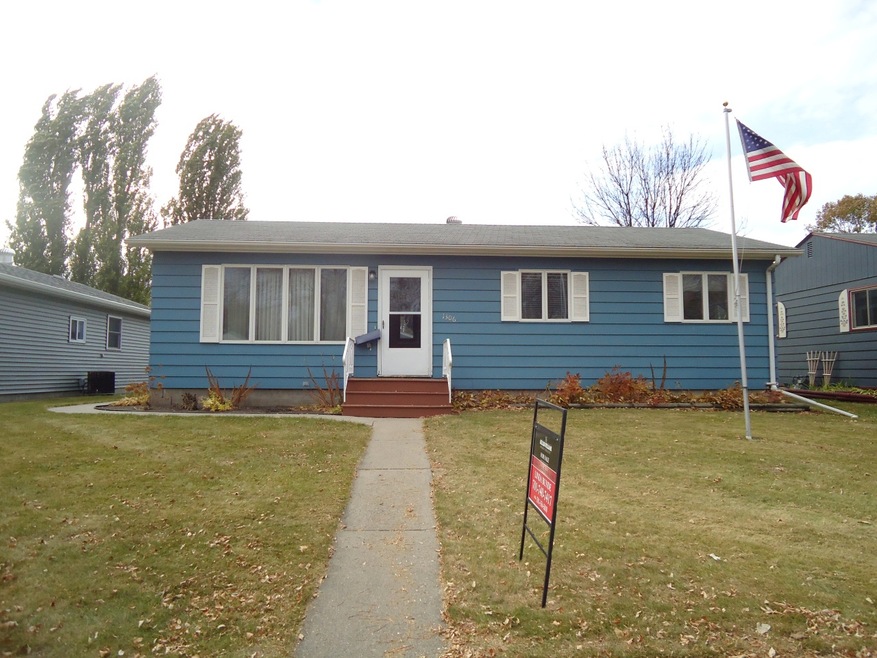 1306 S 18th St, Grand Forks, ND 58201 - photo 1